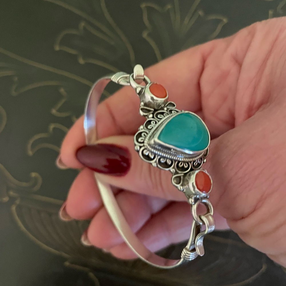 GREEN AGATE & CORAL Bangle. - Picture 5 of 5